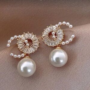 SILVERY NEEDLE STUDS EARRINGS